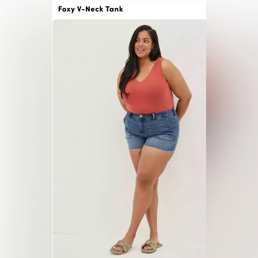 🩶Torrid Gray Foxy V-Neck Tank Top - Picture 10 of 14